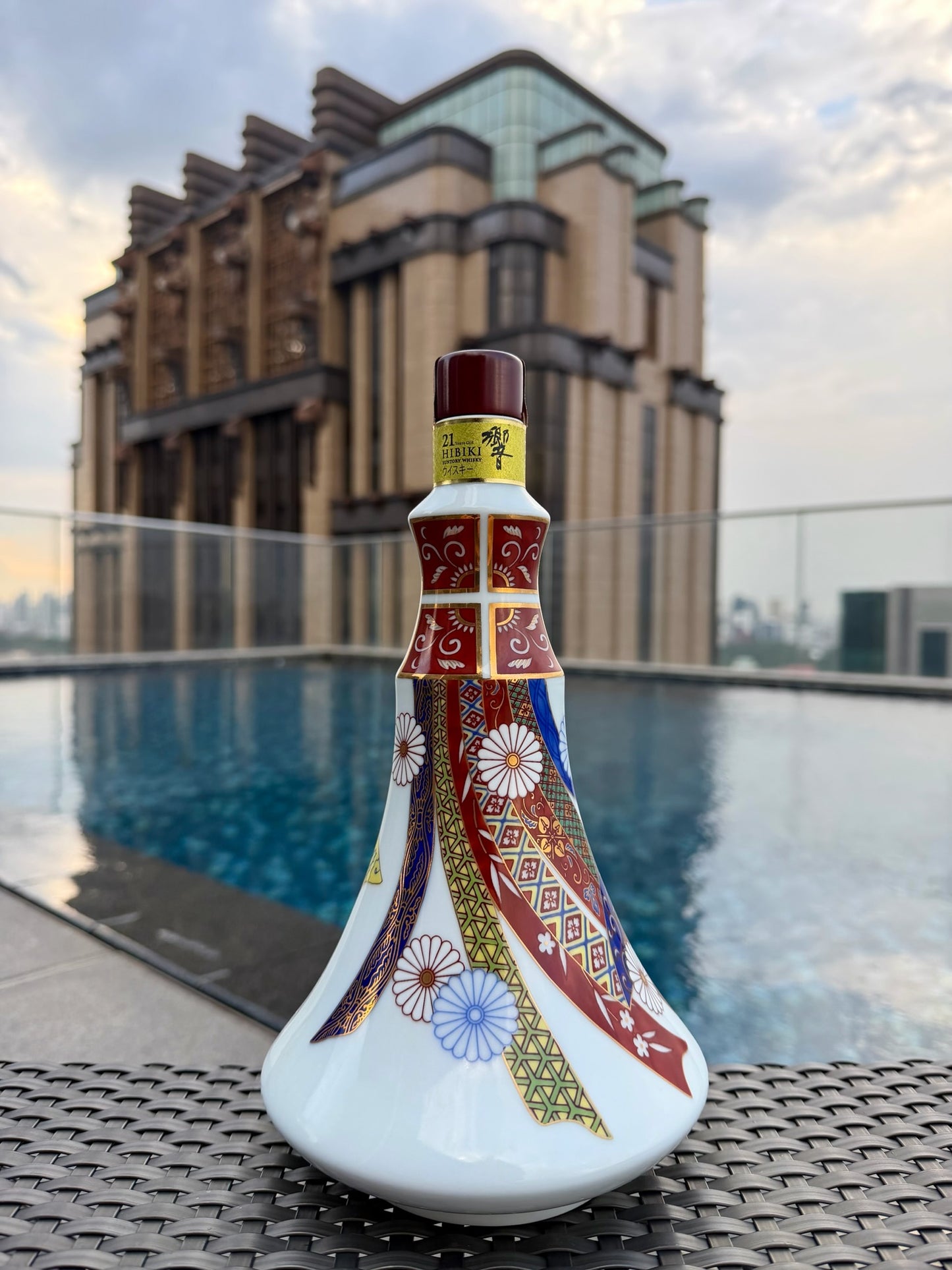 Hibiki 21 Years Old – Arita Kutani Ceramic Decanter (2012)