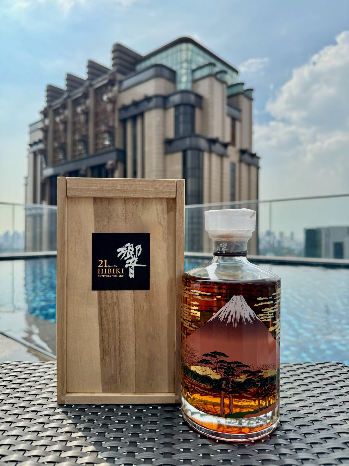 Suntory Hibiki 21 Years Old Limited Edition 2015 2nd Edition Wooden Box